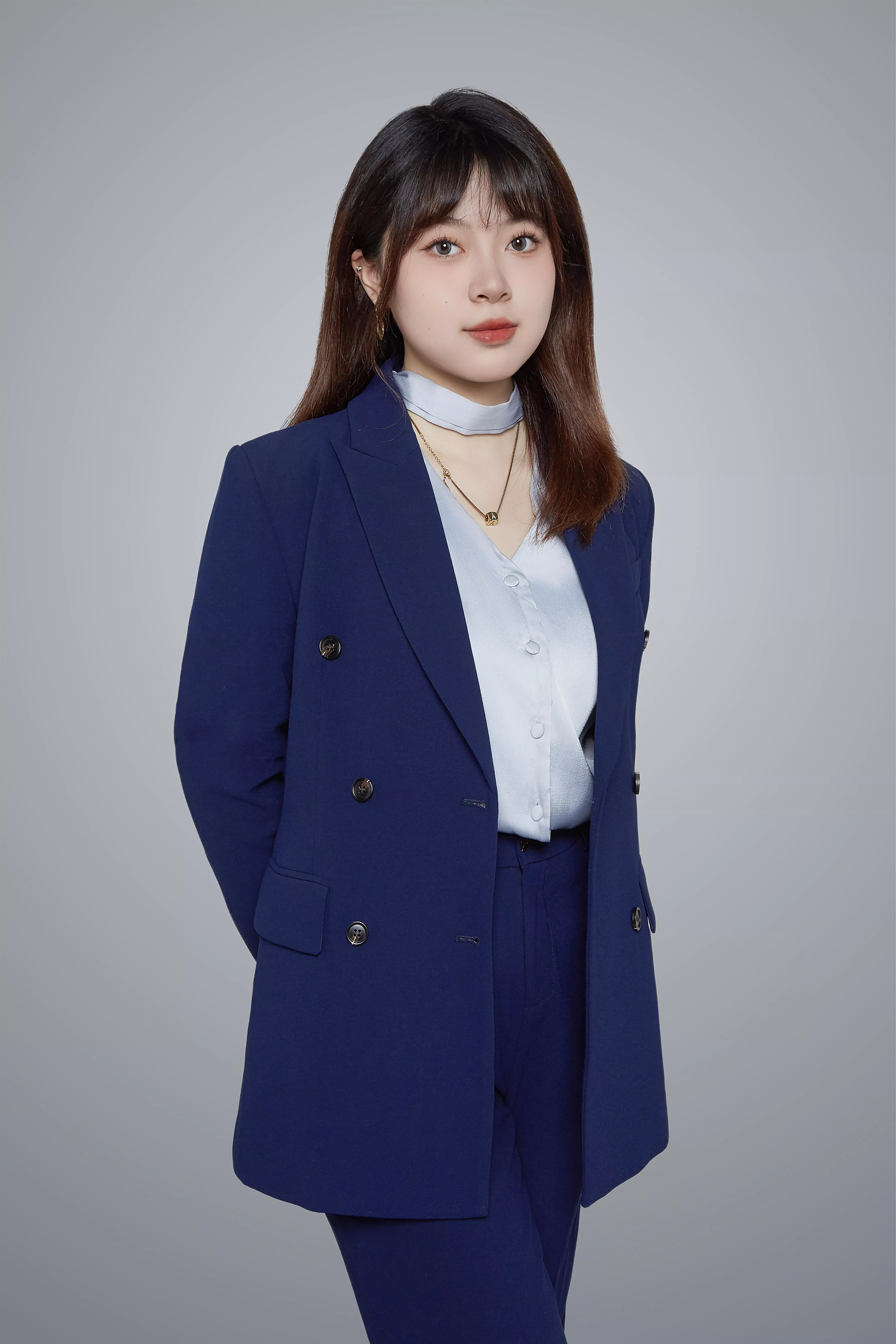 尹丽娜 美术